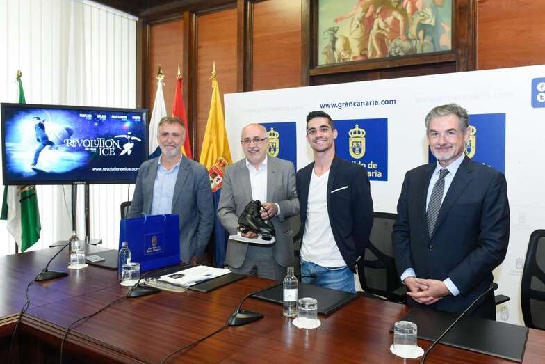 Javier Fernández, este jueves junto a Morales, Torres y Justo Brito (Foto TA).